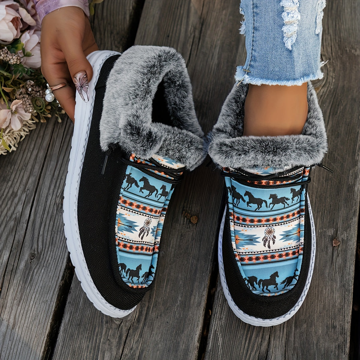 Velvet Horse Pattern Canvas Shoes - Women's Casual Round Head Elastic Strap Flat Sports Shoes with Breathable, Non-Slip, and Easy Wear Features - Perfect for Light Work and Daily Wear