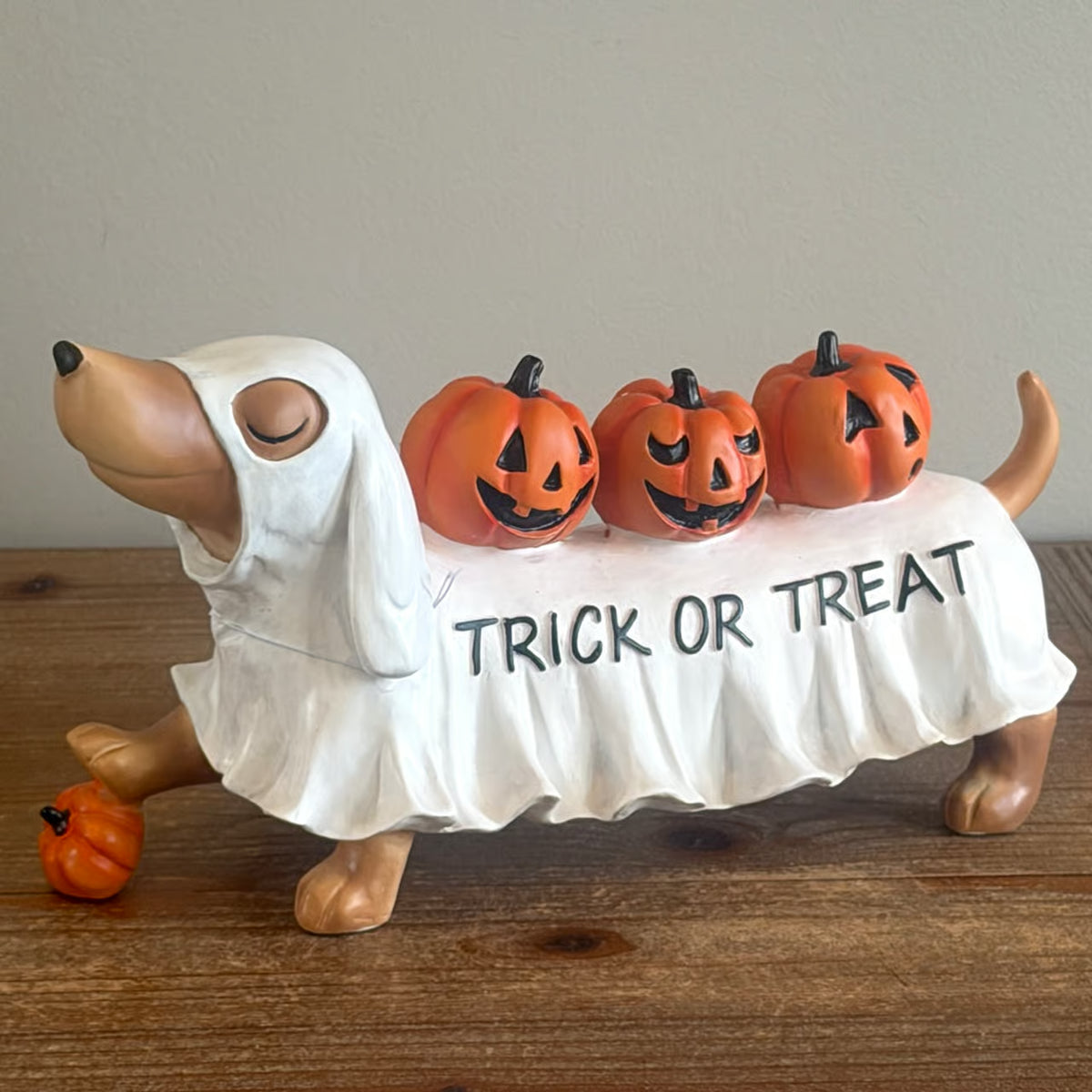 Halloween Decor: Dachshund with Jack-O'-Lantern Trick or Treat Theme