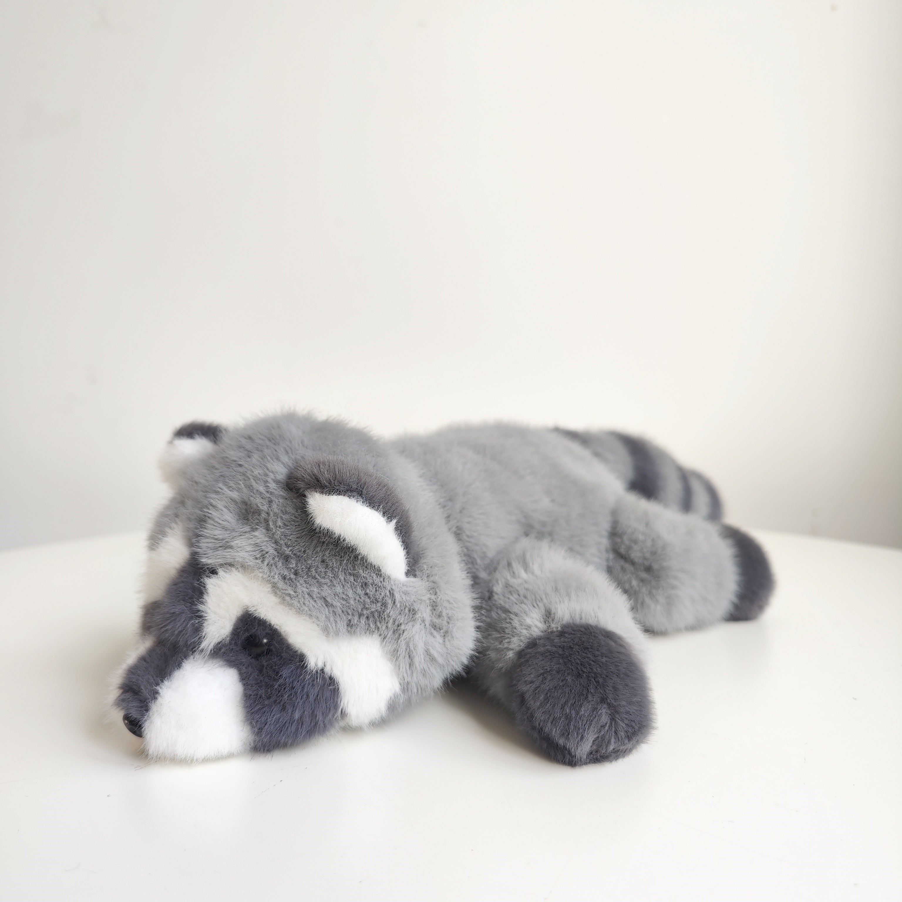 1pc Grey Raccoon Plush Doll, Soft Synthetic Stuffed Animal, Collectible Lesser Panda Plushie, Ideal for Wedding, Christmas, Halloween Decor, Room Decoration, Perfect Gift for Friends