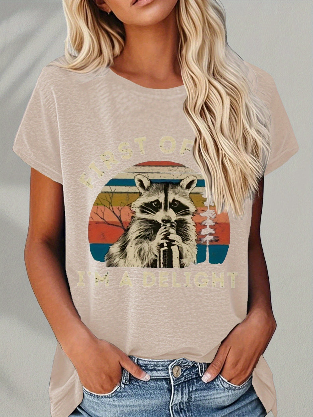 First of All, I'm a Delight" Raccoon Graphic T-Shirt - Lightweight Breathable Fabric, Casual Summer Short Sleeve Tee for Women - Perfect Gift for Friends & Family, Ideal for Casual Outings & Everyday Wear