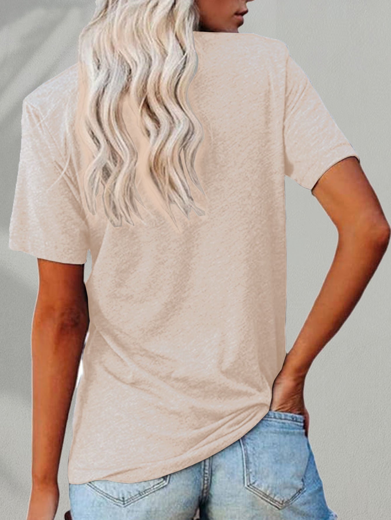 First of All, I'm a Delight" Raccoon Graphic T-Shirt - Lightweight Breathable Fabric, Casual Summer Short Sleeve Tee for Women - Perfect Gift for Friends & Family, Ideal for Casual Outings & Everyday Wear