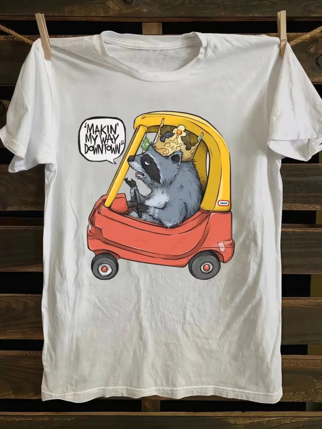 Raccoon women's printed T-shirt wearing a crown Summer Men's and Women's Loose and Breathable T-shirt Top