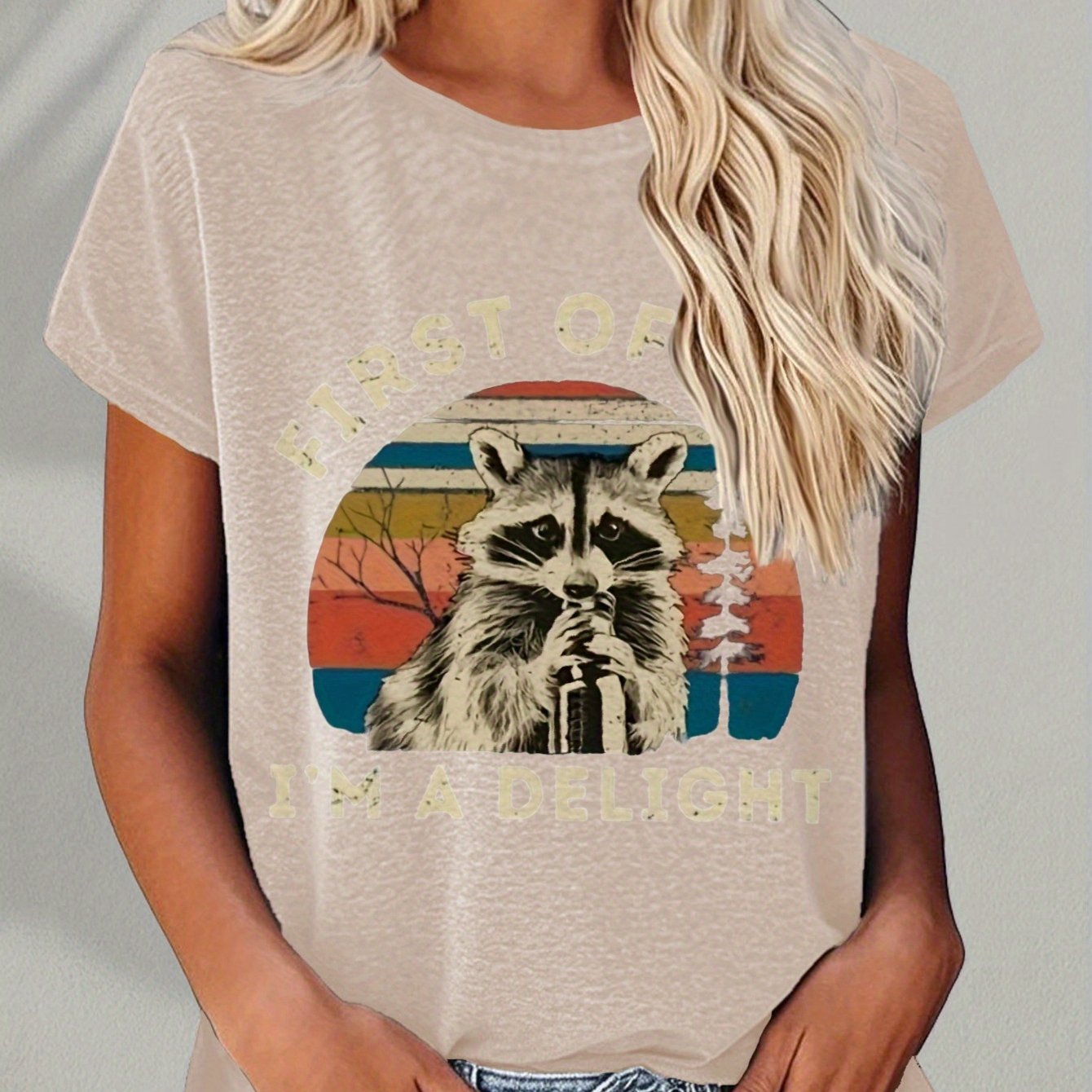First of All, I'm a Delight" Raccoon Graphic T-Shirt - Lightweight Breathable Fabric, Casual Summer Short Sleeve Tee for Women - Perfect Gift for Friends & Family, Ideal for Casual Outings & Everyday Wear