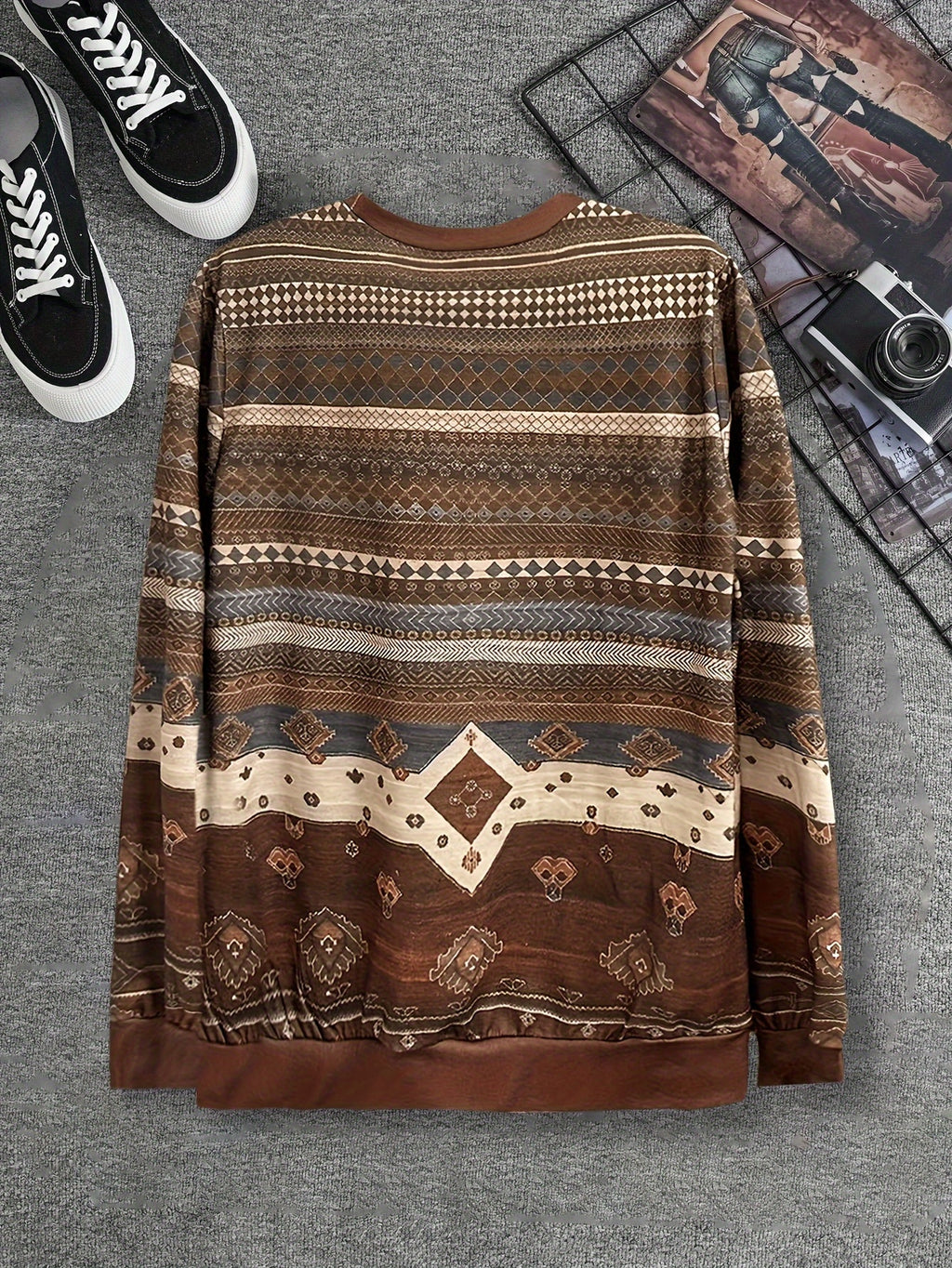 Elegant Horse Print Long Sleeve Sweatshirt - Cozy Polyester Crew Neck with Tribal Pattern, Machine Washable - Women's Casual Pullover