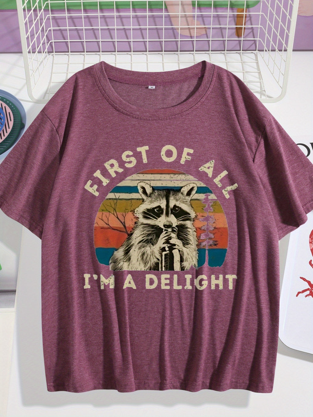 First of All, I'm a Delight" Raccoon Graphic T-Shirt - Lightweight Breathable Fabric, Casual Summer Short Sleeve Tee for Women - Perfect Gift for Friends & Family, Ideal for Casual Outings & Everyday Wear