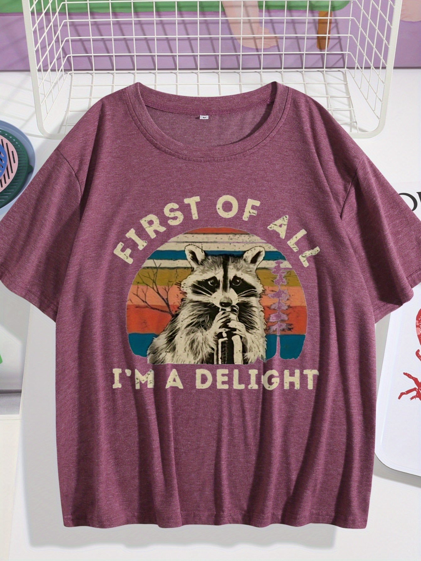 First of All, I'm a Delight" Raccoon Graphic T-Shirt - Lightweight Breathable Fabric, Casual Summer Short Sleeve Tee for Women - Perfect Gift for Friends & Family, Ideal for Casual Outings & Everyday Wear